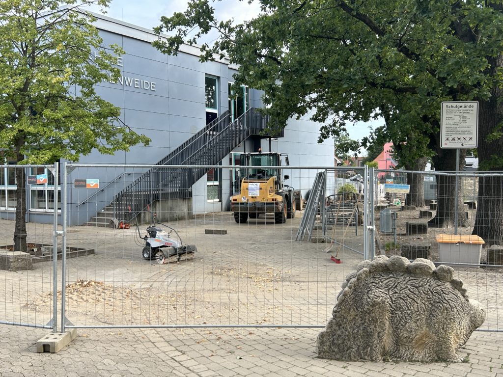 (c) 2023 - Florian Windeck // Tiefbauarbeiten an der Grundschule Kaltenweide