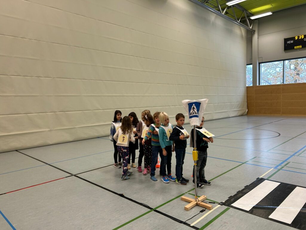 (c) 2023 - Grundschule Kaltenweide | „Aufgepasst mit ADACUS“ der ADAC Stiftung