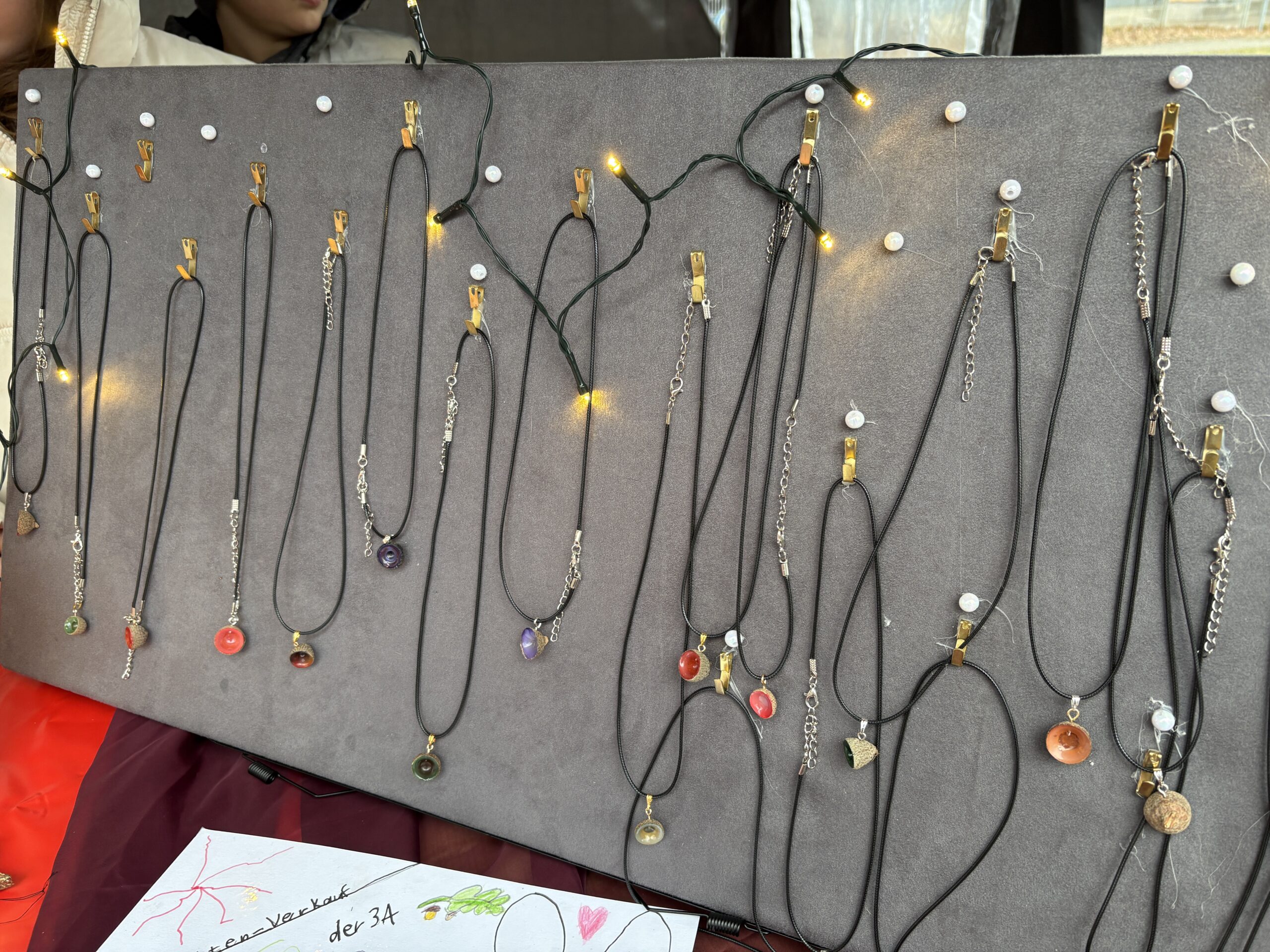 Klasse 3A engagiert sich auf dem Kaltenweider Weihnachtsmarkt 